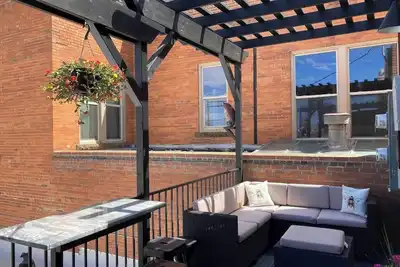 Image de This loft is a 2 bedroom(s), 2. 5 bathrooms, located in Sheridan, Wy.