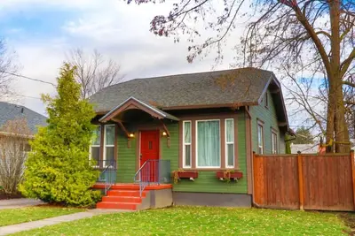 Image de Sewah Retreat · Charming Craftsman Cottage - Walkable to Town