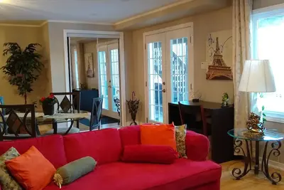 Image de Bright Suite: 2 Bdrms-Cotton Linen Fire Pl Patio Park/Grand River Walking Trails