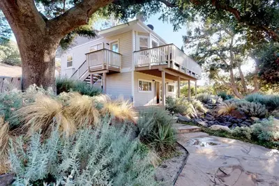 Image de Entire House - Near Old Town and Wine Country