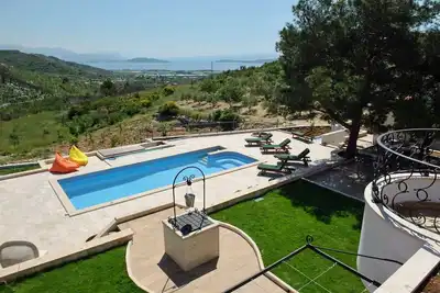Image de Finca Olive Grove - quatre chambres, piscine chauffée, vue imprenable sur 16000 m2