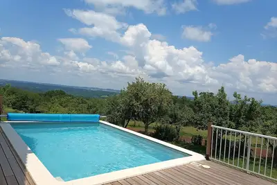 Image de Maison rénovée avec vue et piscine privative chauffée