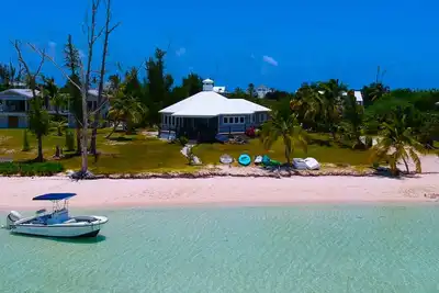 Image de Hope Town's Top Rental: Beachfront sunsets, Ac, free boat dock, & close to town!