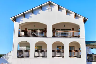 Image de Riverview House, Upper Unit, 1br/1ba, Sleeps 4, Two Balconies, Big Living Room