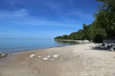 Image de Pine Trail Retreat - Cabin, Shared Beach Access