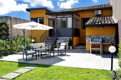 Maison confortable avec jardin près du volcan Etna