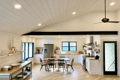 Image de Lakefront Retreat on Robinson Pond - Stunning Sunrise