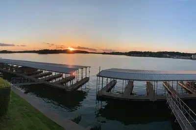 Image de \"Sunsets on Hamilton\" Lakefront Condo!