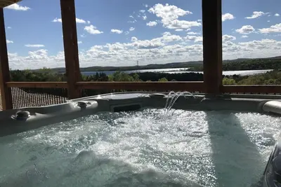 Image de Spectacular Lake Views, Indoor and Outdoor Pool, Private Hot Tub, and Game Room!