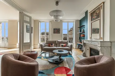 Image de Appartement prestations haut standing avec vue sur la place de la Bourse