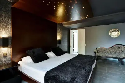 Image de Seven Bedroom Luxurious Modern Private Villa( Bachelor Friendly)