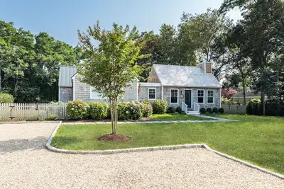 Image de Bridgehampton Town Chic 3 bedroom/ Cottage -Completely Renovated-Walk to Town!