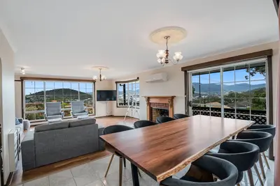 Image de Water/Bridge view; Family is what this house is all about; 10 mins drive to city