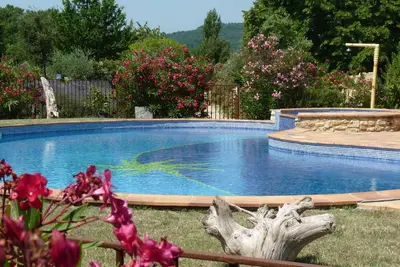 Image de Provence Le Mas des Lavandes - gîte Murier en pleine campagne avec piscine