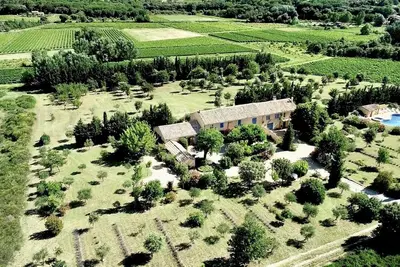 Image de Provence Le Mas des Lavandes - gîte Jujubier en pleine campagne avec piscine