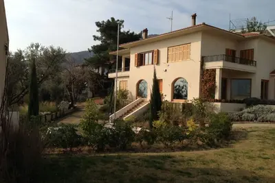 Image de Luxurious Villa, designer's pool, lighted tennis court, olive grove, sea views.