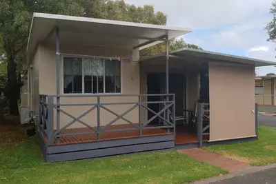 Image de Cabin in Dromana Holiday Village - Sleeps 7