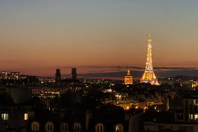 Image de Great top floor with Eiffel Tower view and roof top in the heart of Paris