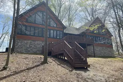 Image de Luxury Lake House w/ Dock. Direct Lake Access/Tennis/Pickleball/Basketball Court