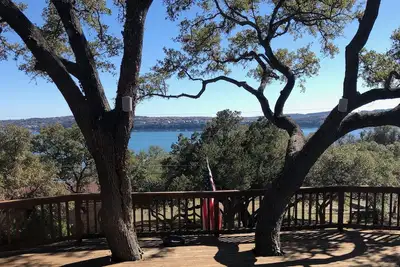 Image de Lakeside Retreat on Lake Travis near Austin, Texas