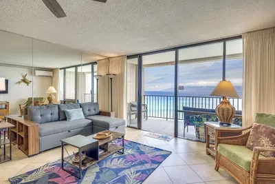 Direct Oceanfront, unobstructed ocean view top floor penthouse quiet & private.
