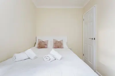 Image de Flat 1-Appartement-Salle de bain et douche-Vue sur Rue