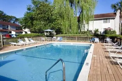 Image de Saint Simons Island townhouse, 3 mi from beach or village pier