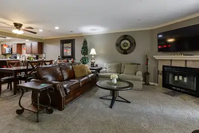 Image de Spectacular Remodeled Luxury Condo/ Walk-in level/ Indoor Pool/ Heart of Branson