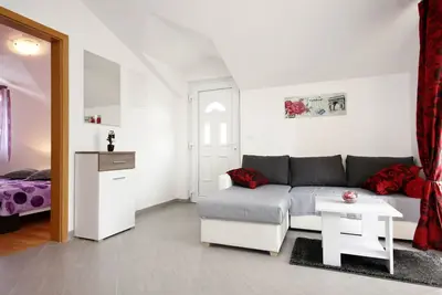 Image de Appartement de deux chambres avec la terrasse Vinisce, Trogir (A-10008-a)