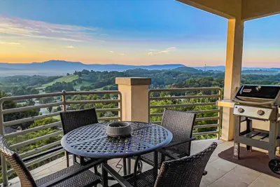 Image de Panoramic Mountain Range Views! Spacious 2 King Br Chalet w/Garage, Jacuzzi, WiFi & Free Tickets