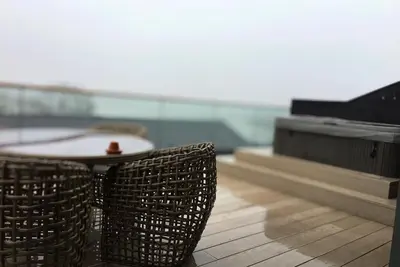 Image de Lodge de luxe 5 étoiles avec une vue magnifique sur l'estuaire de Taf