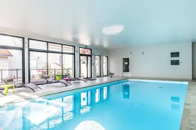 Image de Villa 8 personnes, 4 chambres, jardin et  terrasse, accès à la piscine et spa