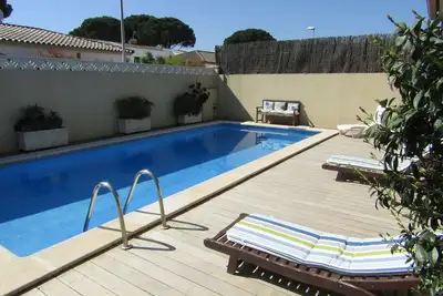 Image de Maison Amina avec piscine privée sans vis à vis, internet gratuit climatisation.