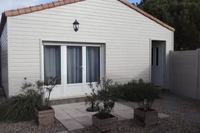 Image de Petite maison très agréable proche de la nature et de toutes commodités.