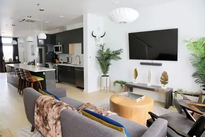 Image de Modern Condo w Patio City Views Heart of Dt Austin