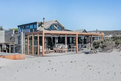 Image de Beach Front Architectural Cottage with Pool