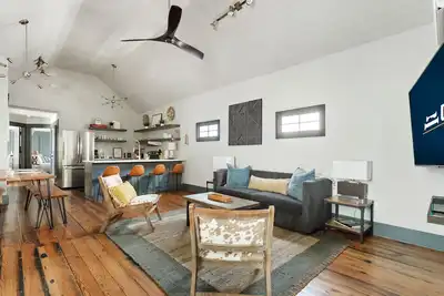 Image de The Gemstone (Suite B) | Only 2 Blocks to King