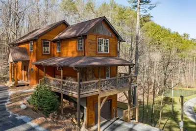 Image de Watauga Lakeside Cabin - Decks, Ponds, Family & Pet Friendly Privacy