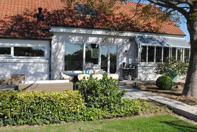 Image de Spacious villa with outdoor pool (May-September) and large garden