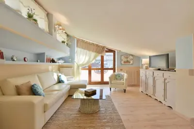 Image de Rosciola Apartment with terrace swimming pool and private parlking