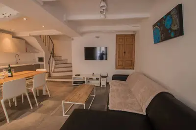 Image de Superb village house. Rare!