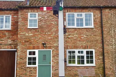 Image de ***Cosy Cottage, with shared, seasonal pool, 4 mile walk along the river to York