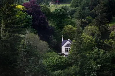 Image de Prestige-Maison-Salle de bain-Vue sur le bois-Home Farm