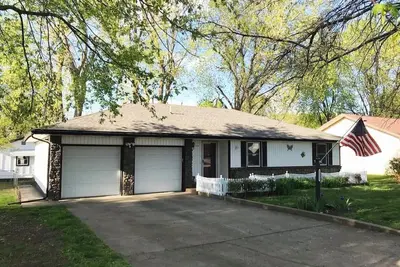 Image de Beautiful Neighborhood Home With Outdoor Gameroom