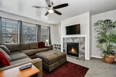 Image de Fully furnished, Short term 3bed/2. 5bath