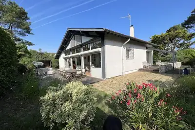 Image de Beautiful villa with large garden, beach 300 m away, wifi!