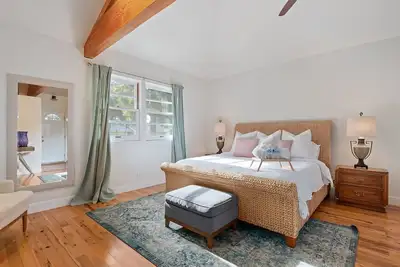 Image de Ojai East End Countryside Retreat with Outside Jacuzzi and Ev Tesla Charger