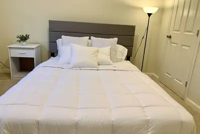 Image de Gorgeous house 10 minutes away from Sck Airport