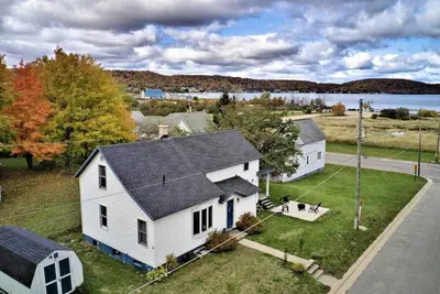 Image de Vacation Cottage overlooking Lake Superior!