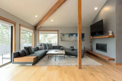 Image de Contemporary Meets Mountain Lodge │West Side │Double Suites │Hot Tub